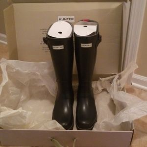 Brand new Hunter boots. Navy blue